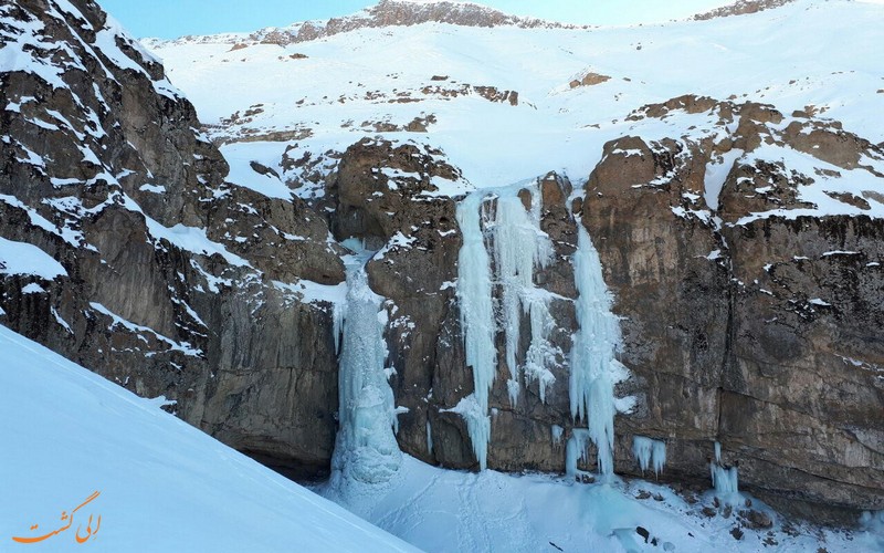 آبشار خور در فصل زمستان آبشار خور در فصل زمستان