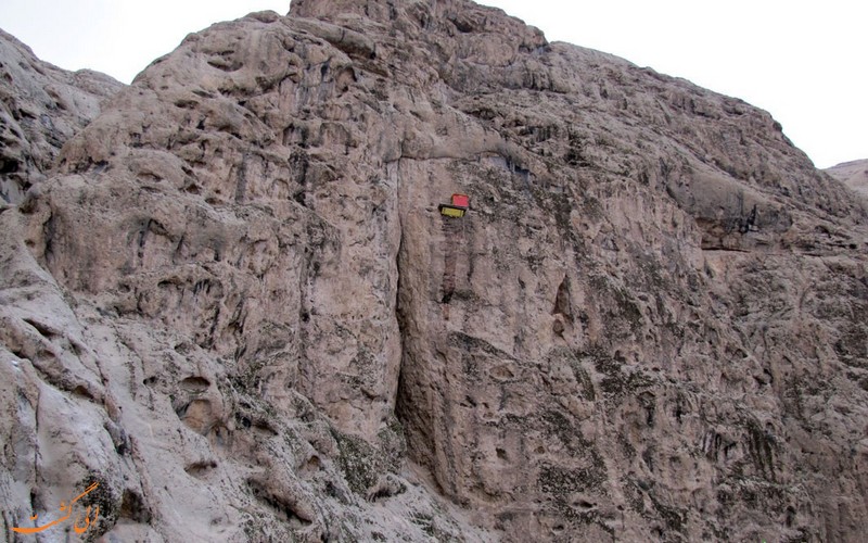 کوه های اطراف روستای اخلمد