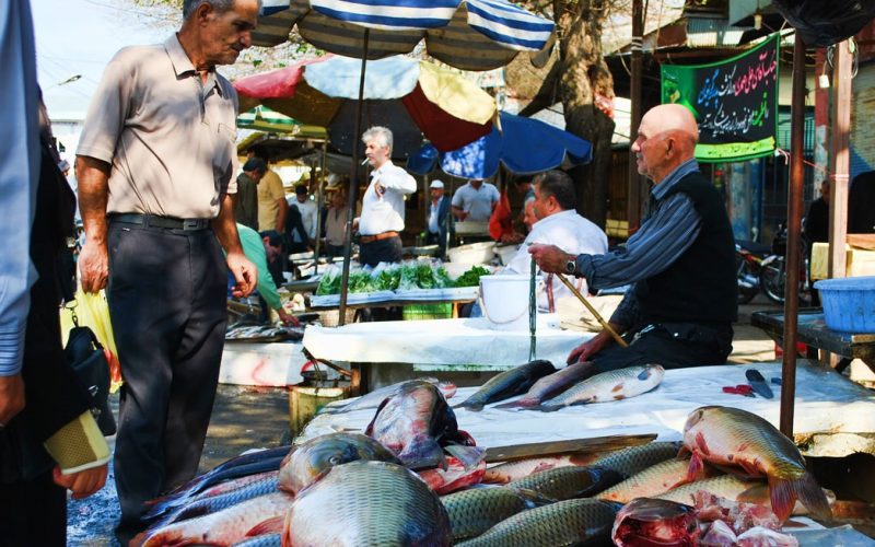 بازار ماهی در بندر انزلی