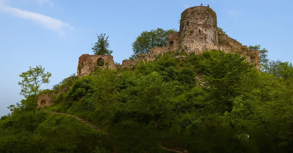 غروب آفتاب بر فراز قلعه مارکوه رامسر