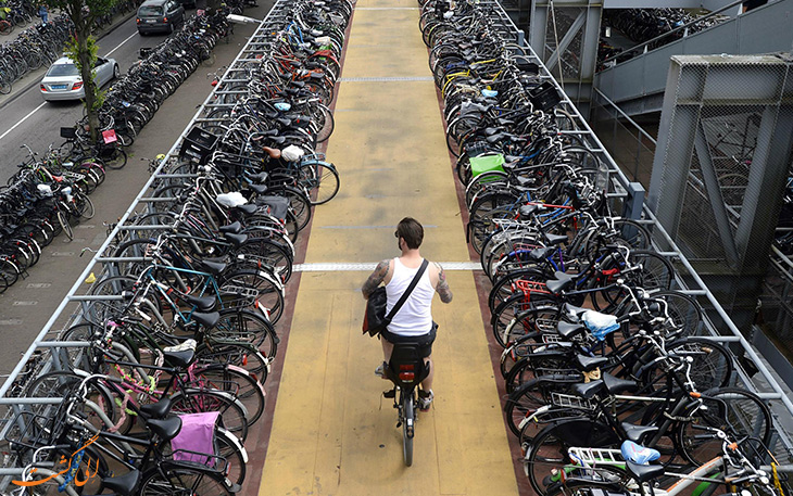 پارکینگ دوچرخه های آمستردام
