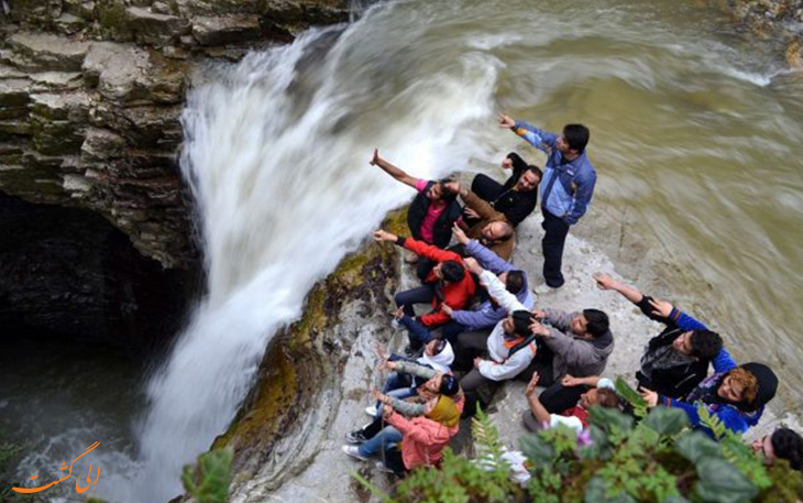 بازدیدکنندگان آبشار ویسادار در رضوانشهر