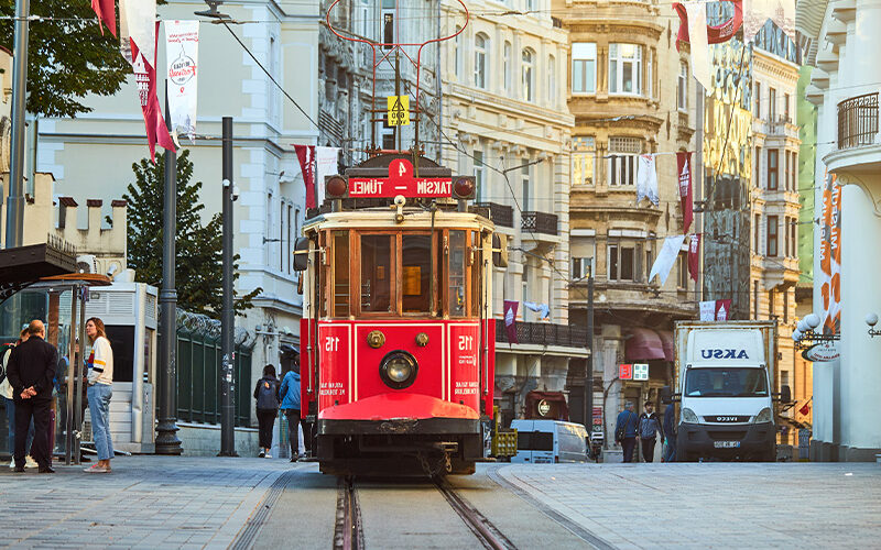 Istiklal-Street-popular-destination-in-Istanbul خیابان استقلال