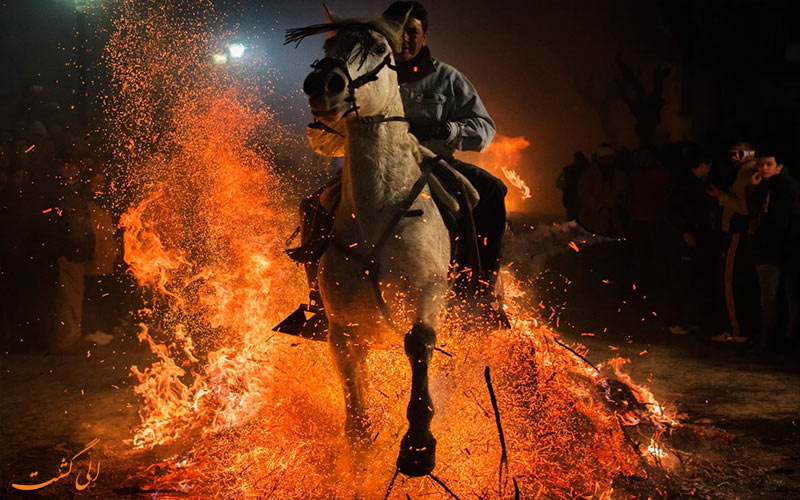 پرش از روی آتش ها با اسب