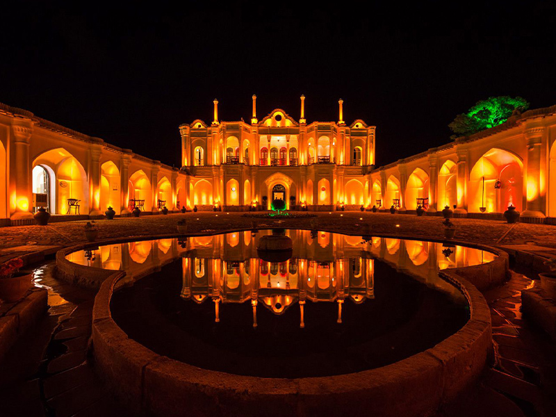 یونسکو باغ شاهزاده کرمان را به 35 زبان زنده دنیا معرفی کرد - الی گشت