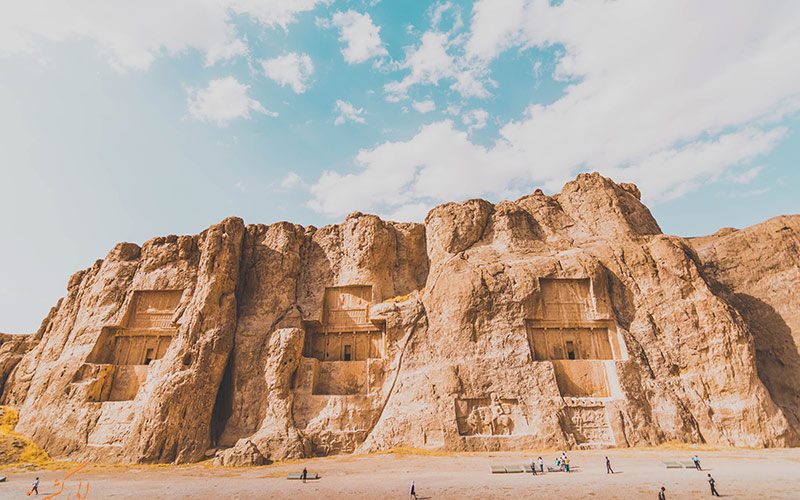 کتیبه سه زبانه در نقش رستم