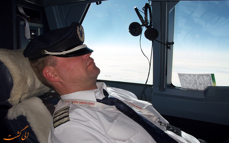 تعداد زیادی از خلبانان و کمک خلبانان در طول پرواز می خوابند