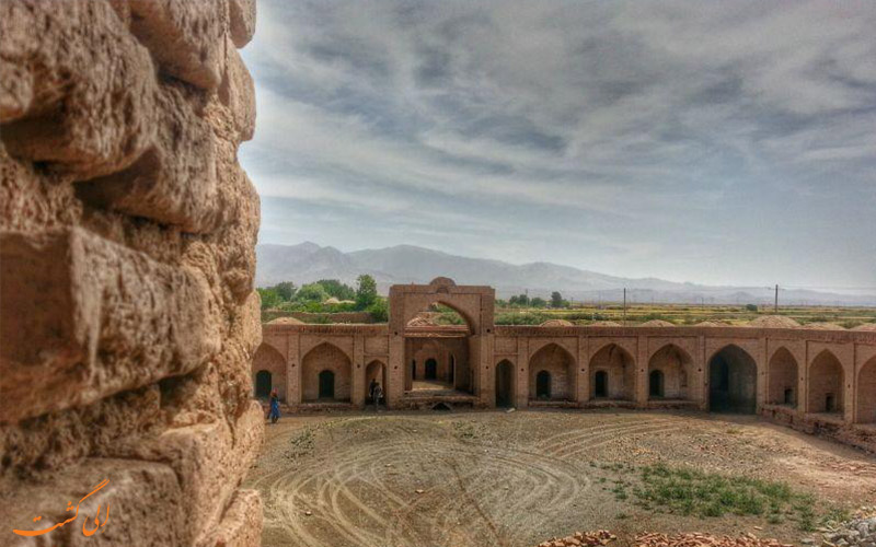 کاروانسرای-مهر سبزوار-جاذبه های جاده تهران به مشهد