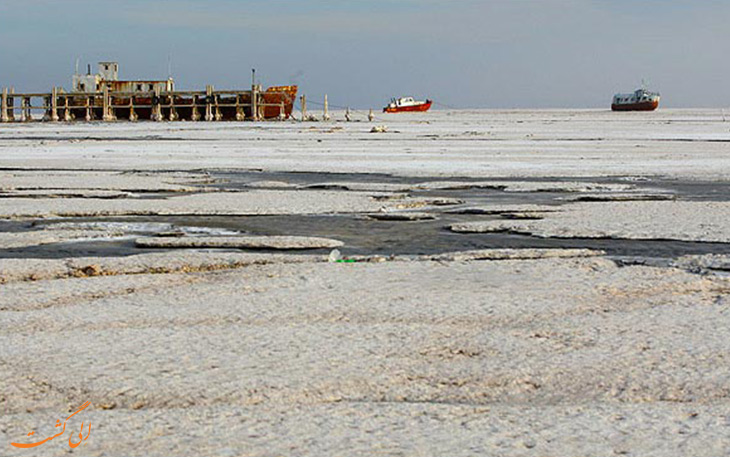 کشتی آرتمیا در دریاچه ارومیه