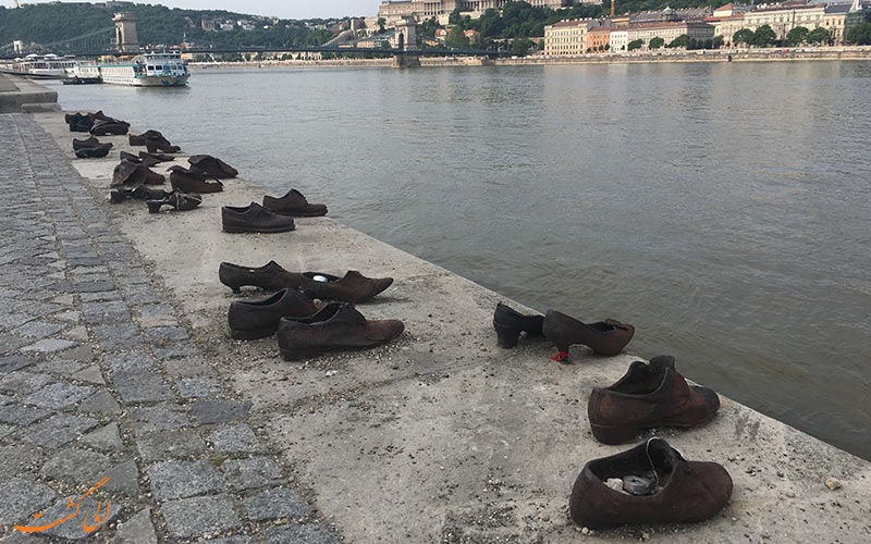مجسمه ی کفش های کرانه رود دانوب | Sculpture of the Danube River shoes