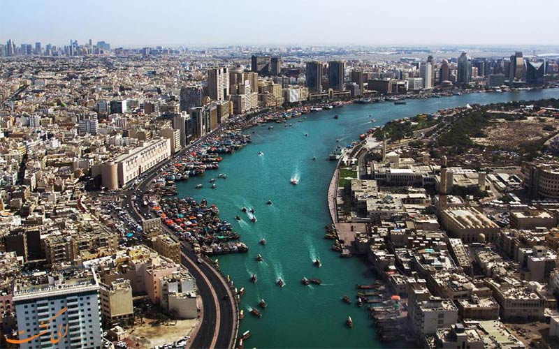نمای شهر و نهر دبی از بالا نمای شهر و نهر دبی از بالا-هتل رین تری دبی