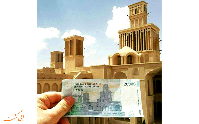 نمایی از خانه آقازاده بر روی دو هزار تومانی