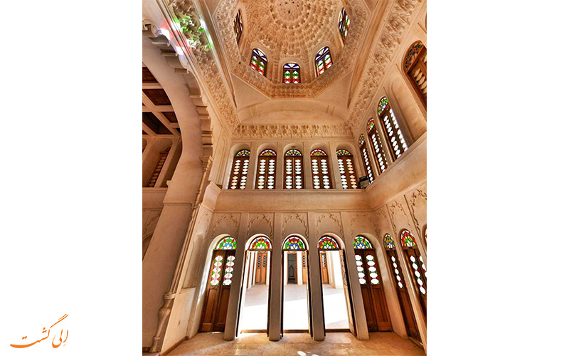 نمایی از داخل خانه آقازاده