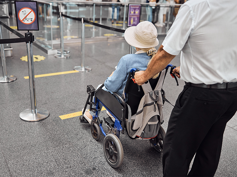 سالمندان در فرودگاه - الی گشت