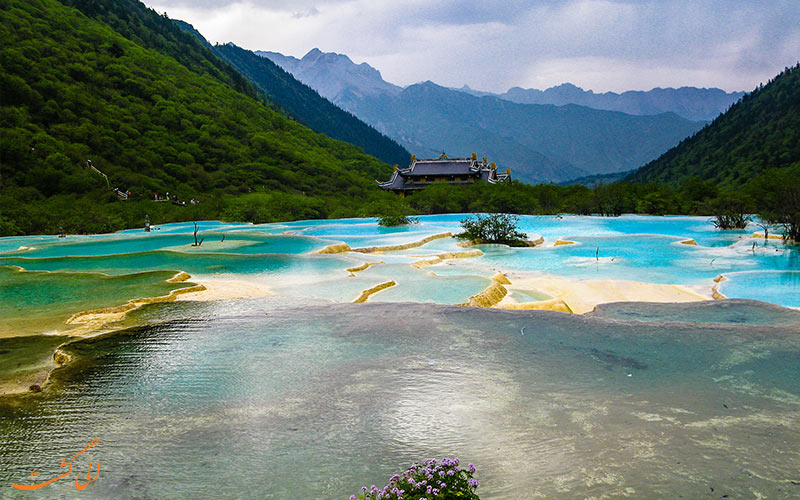 دریاچه اژدهای زرد در پارک ملی دره جیوژای چین