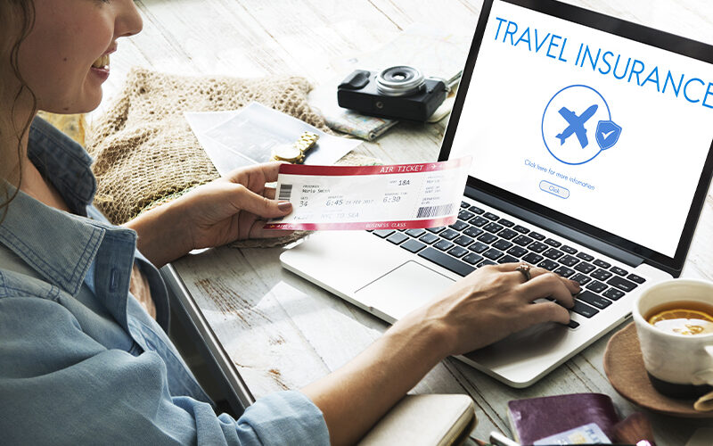 Travel-insurance-consept- بیمه مسافرتی از الی گشت