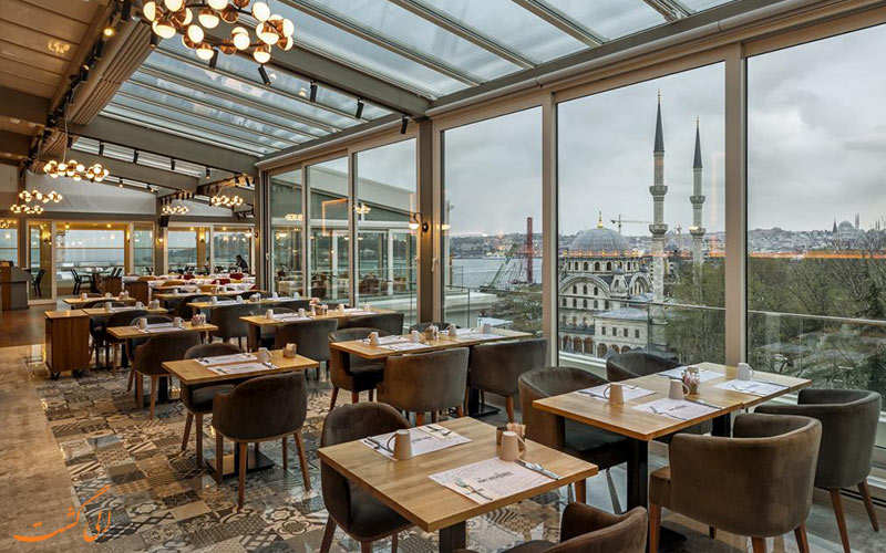 رستوران و نمای شیشه ای آن در هتل پورت بسفروس استانبول