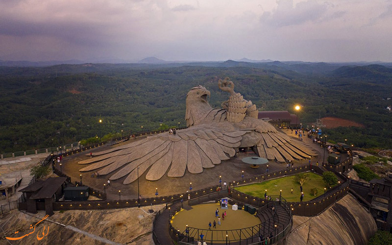 عقابی با یک بال-بزرگترین مجسمه پرنده جهان