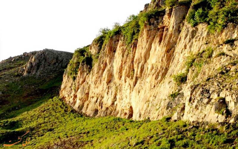 غار سوباتان از جاذبه های تالش گیلان