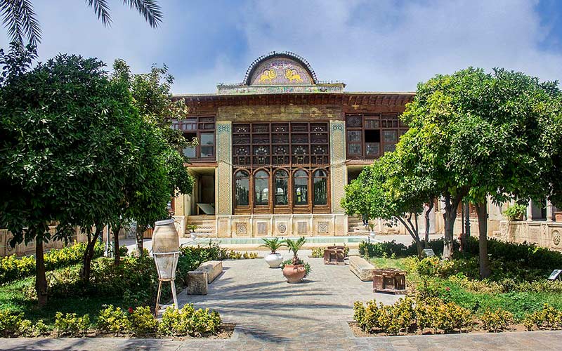 در خانه ی زینت الملک شیراز، خانه ی دختر خانواده ی قوام یک دل سیر بگردید!