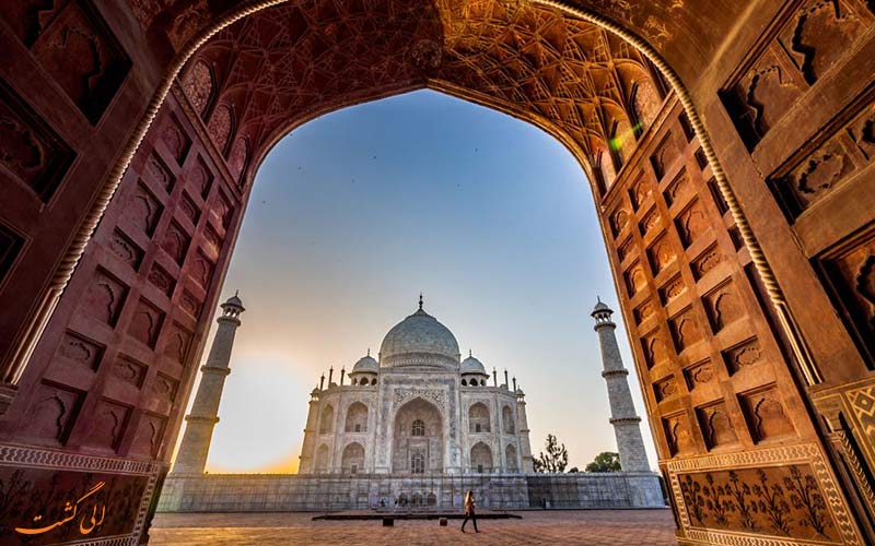 دروازه غربی برای ورود به تاج محل دروازه غربی برای ورود به تاج محل