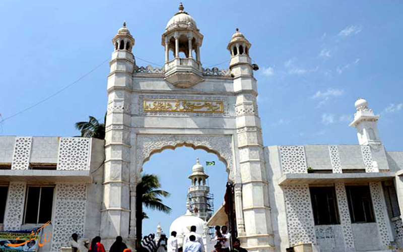 سردر آرامگاه حاج علی در بمبئی سردر آرامگاه حاج علی در بمبئی