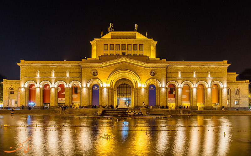 ساختمان موزه ارمنستان در شب