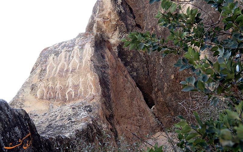 سنگ نیشته ای در قوبستان