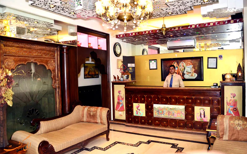 لابی هتل راجپوتانا هاولی جیپور با نقاشی مینیاتوری