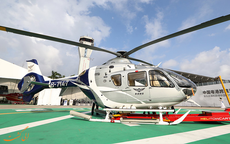 هلیکوپتر نشسته روی باند فرودگاهی هنگ کنگ-حمل و نقل عمومی در هنگ کنگ