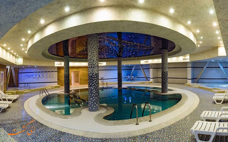 تفریح در هتل چمران شیراز یعنی استخر و باشگاه