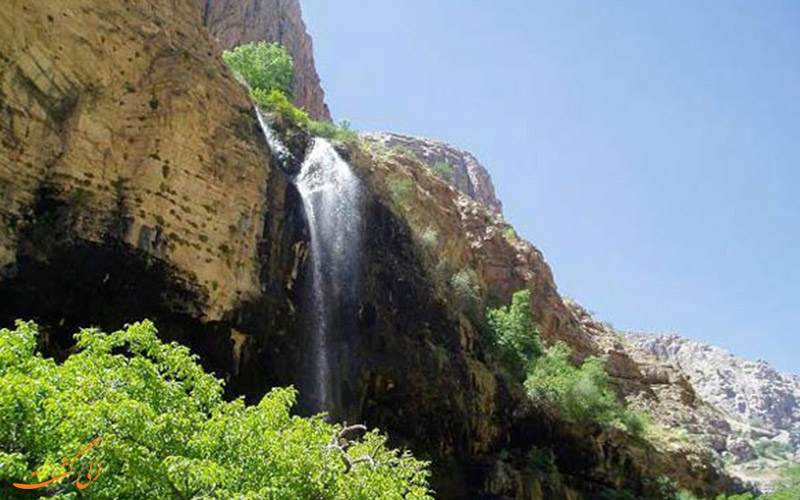 آبشار اخلمد در روستای اخلمد مشهد