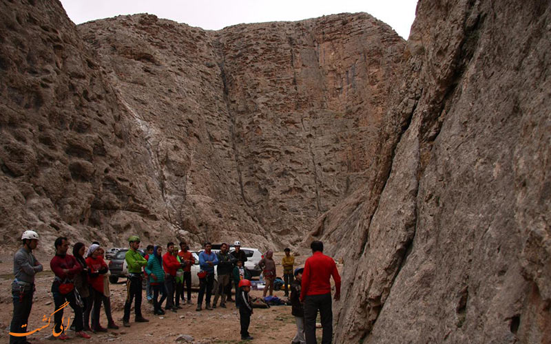 کوهنوردی، یکی از سرگرمی های روستای اندرخ