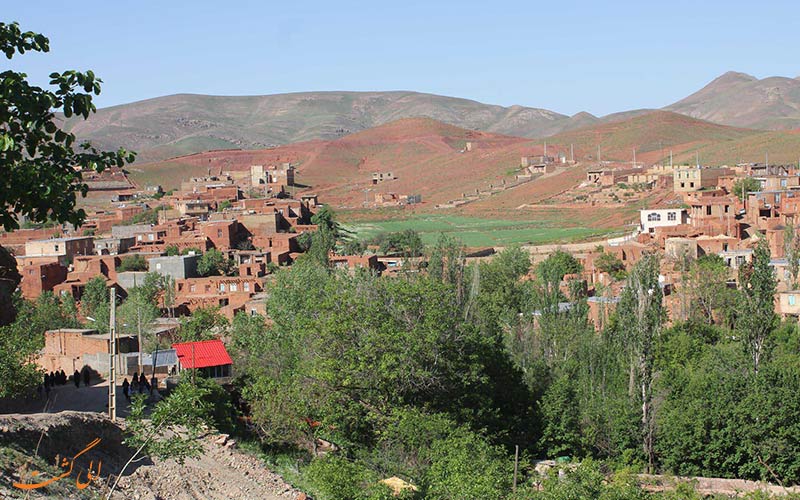 نمایی کلی از روستای دهسرخ مشهد