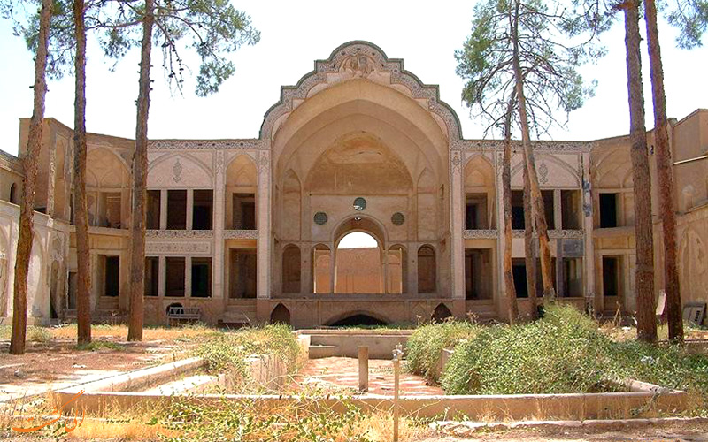 خانه تاریخی حسینی و بنی کاظمی کاشان مورد توجه سرمایه گذاران خارجی قرار گرفته است خانه تاریخی حسینی و بنی کاظمی کاشان مورد توجه سرمایه گذاران خارجی قرار گرفته است