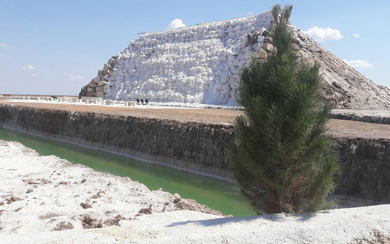 نمایی از آبشار نمکی پتاس