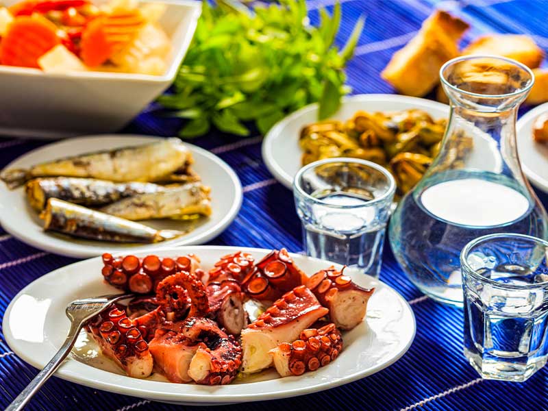 آداب و سنت غذا خوردن در کشور یونان