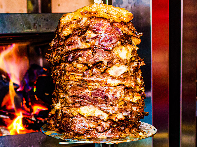 دونر کباب غذای ترکی ساندویچ معروف در ترکیه