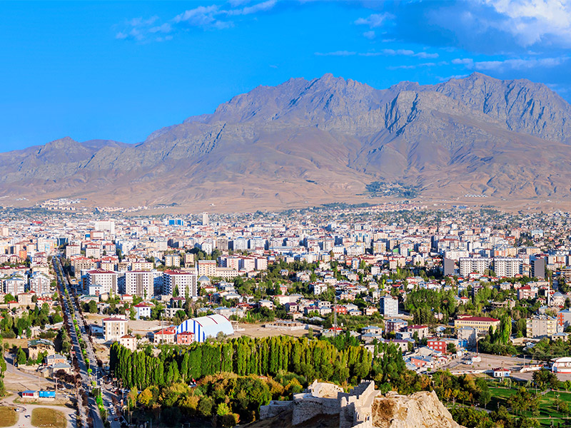 سفر زمینی به وان - الی گشت