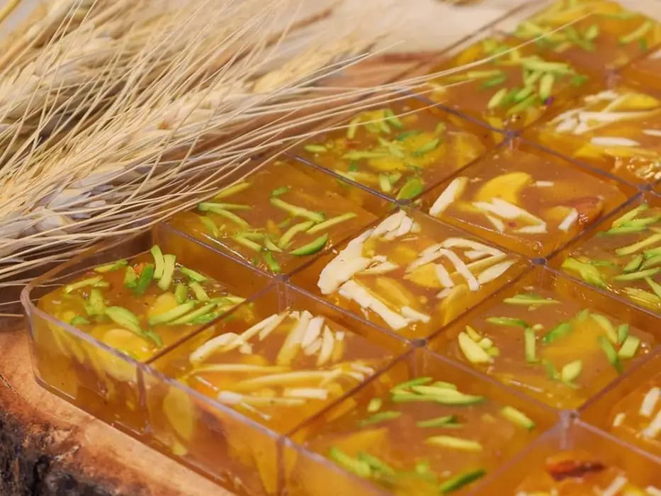 کلوچه و مسقطی از شیرینی های شیراز