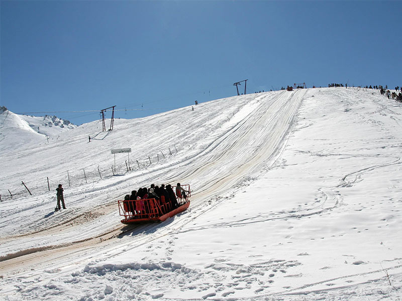 جاذبه های جاده هراز | پیست اسکی آبعلی