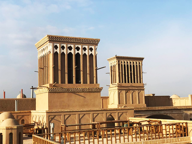 پشت بام خانه باران