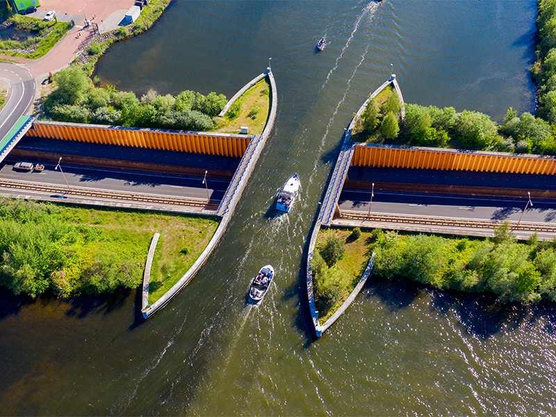 پل آبی ولوومیر هلند