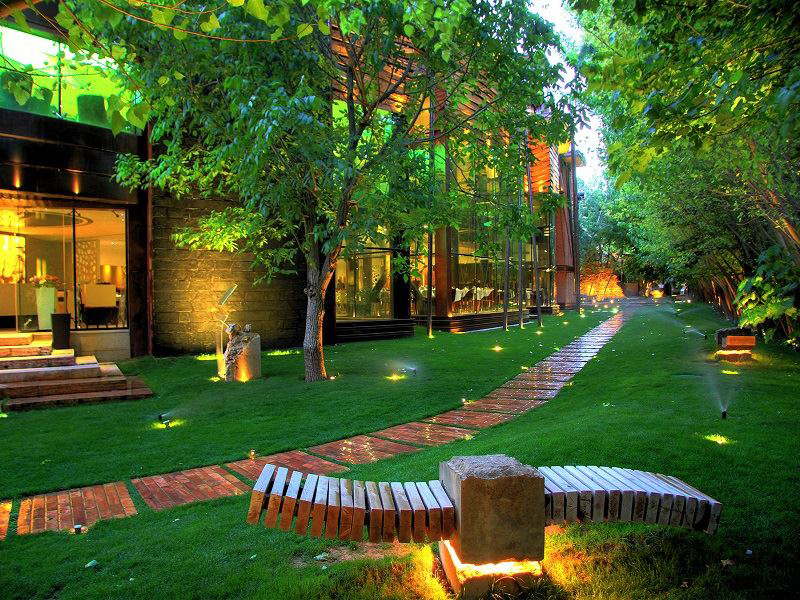 مجموعه رستوران های باغ راز