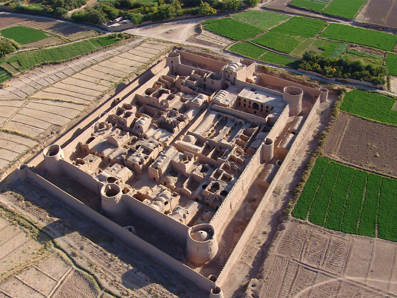 قلعه مهرپادین