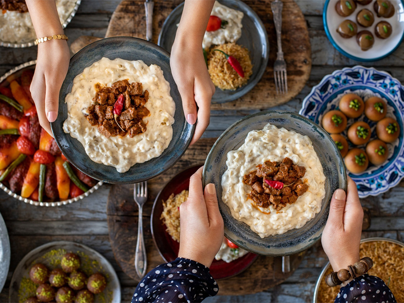 شکم گردی در دبی و استانبول - الی گشت