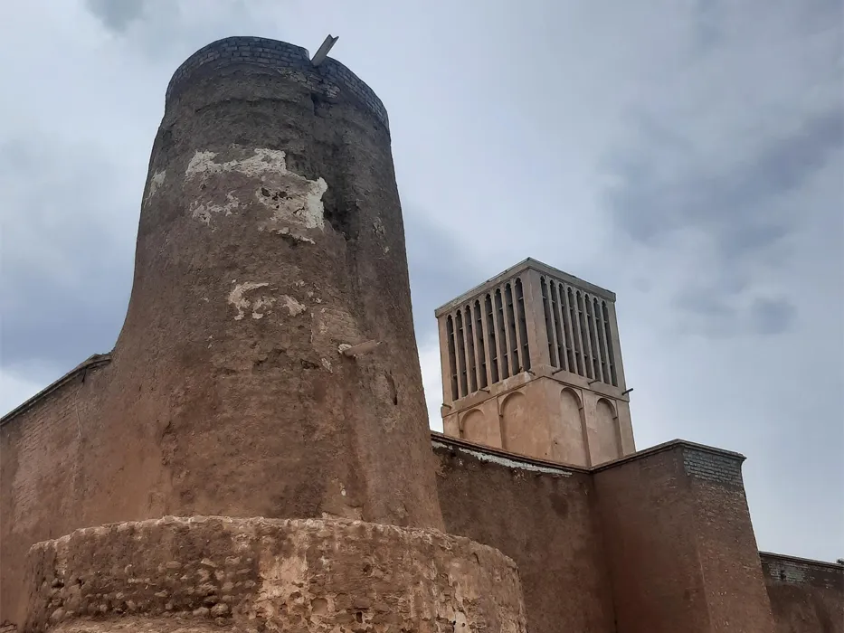 قلعه نصوری از جاذبه های دیدنی بندر کنگان