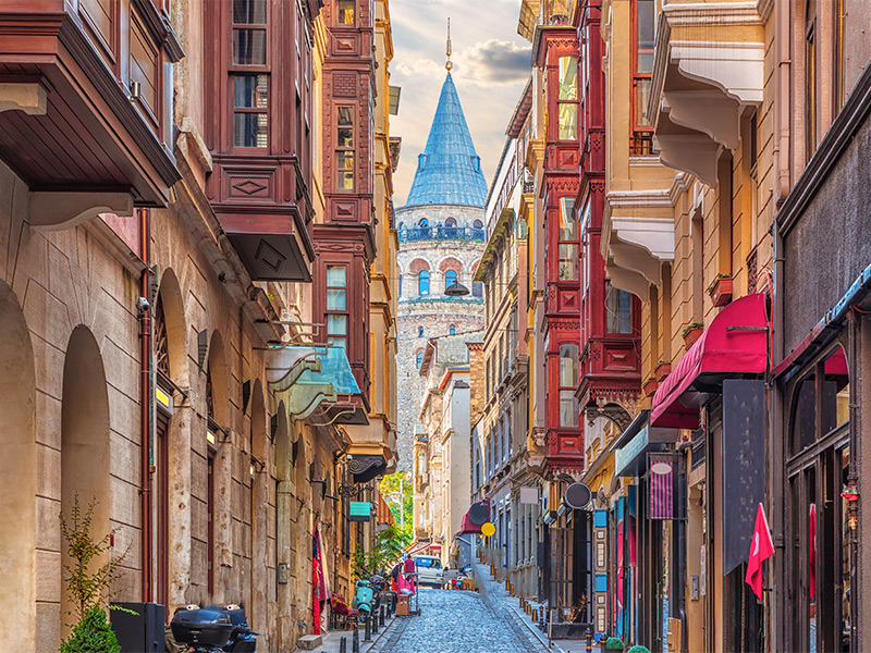 بهترین فصل سفر به استانبول و دبی - ال 
گشت