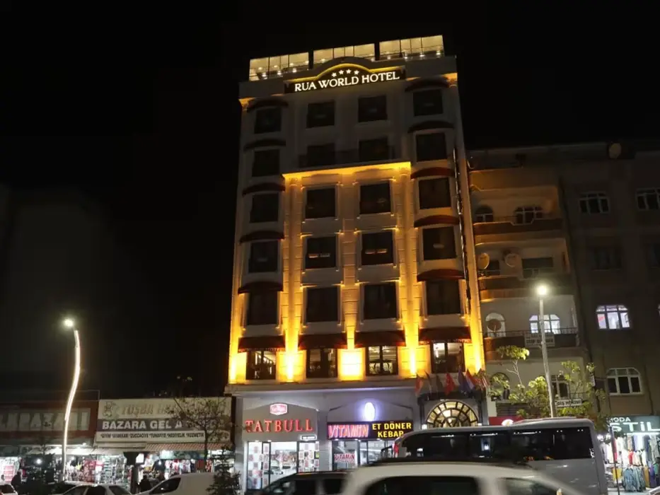 هتل روا وورلد وان (Rua World Hotel) - بهترین هتل های وان