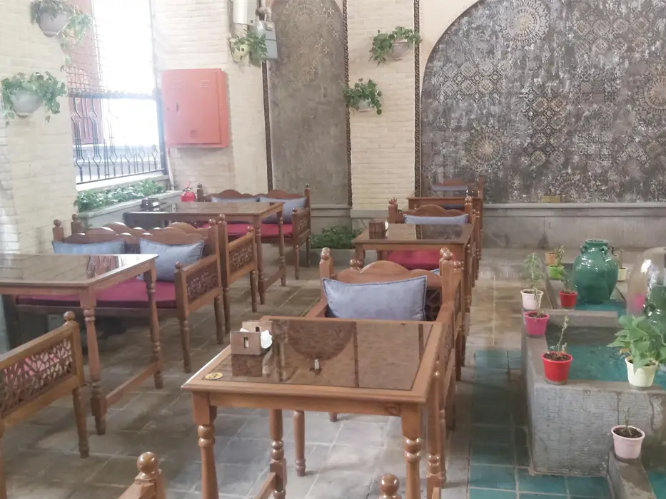 کافه و سفره خانه سنتی رومانس اصفهان